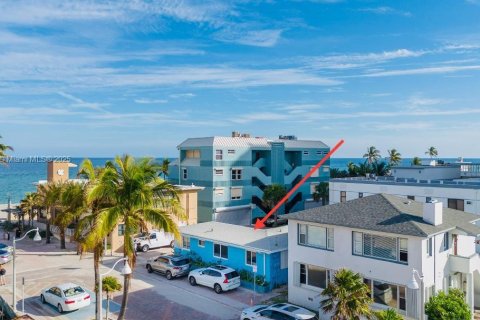 Снять в аренду виллу или дом в Холливуд, Флорида 1 спальня, 83.61м2, № 1948066 - фото 2