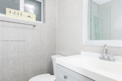 Снять в аренду виллу или дом в Холливуд, Флорида 1 спальня, 83.61м2, № 1948066 - фото 17