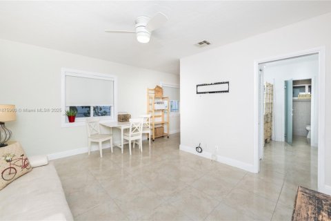 Снять в аренду виллу или дом в Холливуд, Флорида 1 спальня, 83.61м2, № 1948066 - фото 12