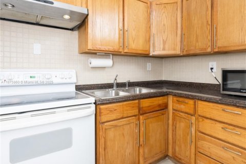 Снять в аренду виллу или дом в Холливуд, Флорида 1 спальня, 83.61м2, № 1948066 - фото 11