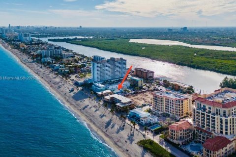 Снять в аренду виллу или дом в Холливуд, Флорида 1 спальня, 83.61м2, № 1948066 - фото 1