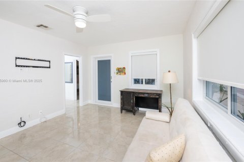 Снять в аренду виллу или дом в Холливуд, Флорида 1 спальня, 83.61м2, № 1948066 - фото 8