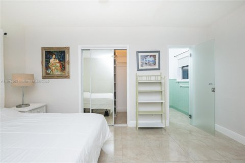 Снять в аренду виллу или дом в Холливуд, Флорида 1 спальня, 83.61м2, № 1948066 - фото 21