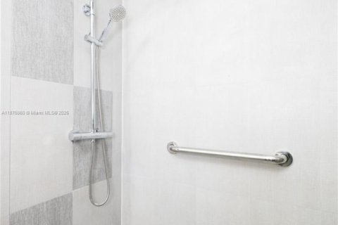 Снять в аренду виллу или дом в Холливуд, Флорида 1 спальня, 83.61м2, № 1948066 - фото 15