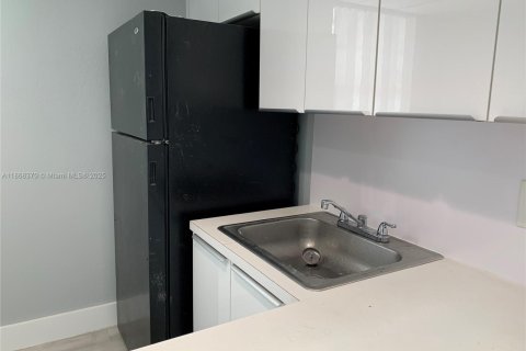 Снять в аренду кондоминиум в Майами-Гарденс, Флорида 2 спальни, 67.82м2, № 1928246 - фото 5