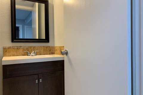 Снять в аренду кондоминиум в Майами-Гарденс, Флорида 2 спальни, 67.82м2, № 1928246 - фото 10