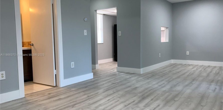 Кондоминиум с 2 спальнями в Майами-Гарденс, Флорида № 1928246