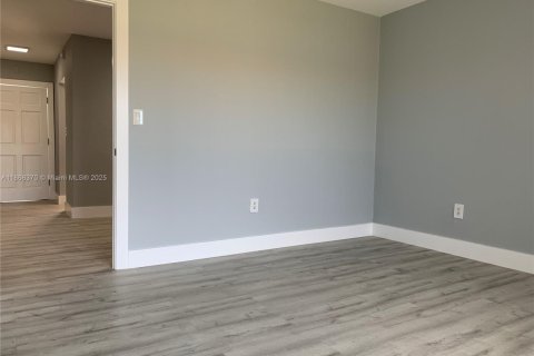 Снять в аренду кондоминиум в Майами-Гарденс, Флорида 2 спальни, 67.82м2, № 1928246 - фото 16