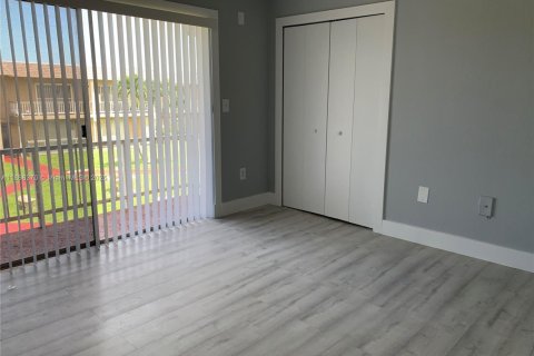 Снять в аренду кондоминиум в Майами-Гарденс, Флорида 2 спальни, 67.82м2, № 1928246 - фото 14