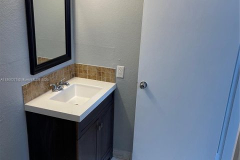 Снять в аренду кондоминиум в Майами-Гарденс, Флорида 2 спальни, 67.82м2, № 1928246 - фото 11