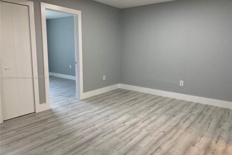 Снять в аренду кондоминиум в Майами-Гарденс, Флорида 2 спальни, 67.82м2, № 1928246 - фото 7