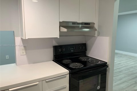 Снять в аренду кондоминиум в Майами-Гарденс, Флорида 2 спальни, 67.82м2, № 1928246 - фото 4