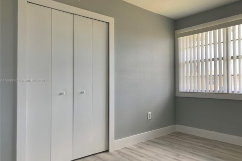 Снять в аренду кондоминиум в Майами-Гарденс, Флорида 2 спальни, 67.82м2, № 1928246 - фото 17