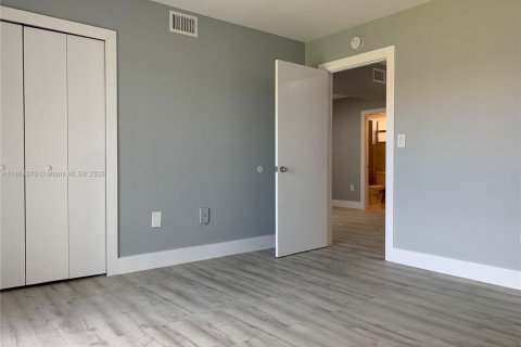 Снять в аренду кондоминиум в Майами-Гарденс, Флорида 2 спальни, 67.82м2, № 1928246 - фото 15