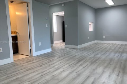 Снять в аренду кондоминиум в Майами-Гарденс, Флорида 2 спальни, 67.82м2, № 1928246 - фото 18