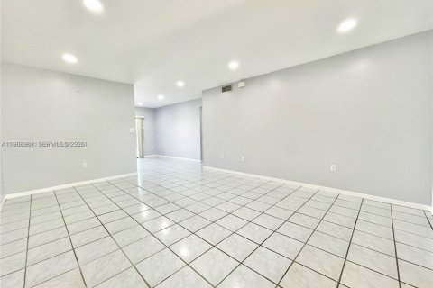 Condominio en alquiler en Cutler Bay, Florida, 2 dormitorios, 87.33 m2 № 2029788 - foto 4