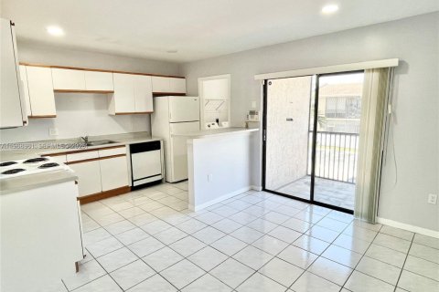 Condominio en alquiler en Cutler Bay, Florida, 2 dormitorios, 87.33 m2 № 2029788 - foto 6