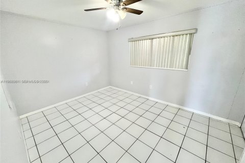 Condominio en alquiler en Cutler Bay, Florida, 2 dormitorios, 87.33 m2 № 2029788 - foto 12
