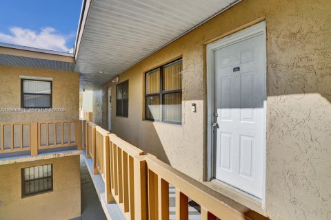 Condominio en alquiler en Cutler Bay, Florida, 2 dormitorios, 87.33 m2 № 2029788 - foto 2