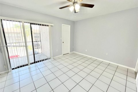 Condominio en alquiler en Cutler Bay, Florida, 2 dormitorios, 87.33 m2 № 2029788 - foto 9