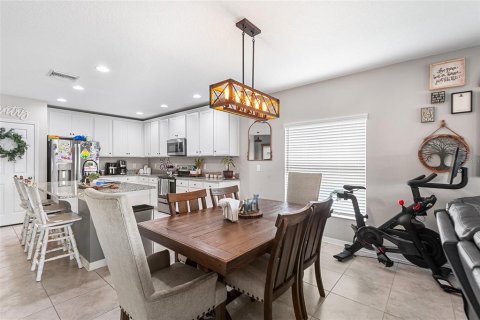 House in Spring Hill, Florida 4 bedrooms, 182.46 sq.m. № 2207111 - photo 9