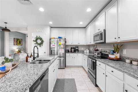 House in Spring Hill, Florida 4 bedrooms, 182.46 sq.m. № 2207111 - photo 8