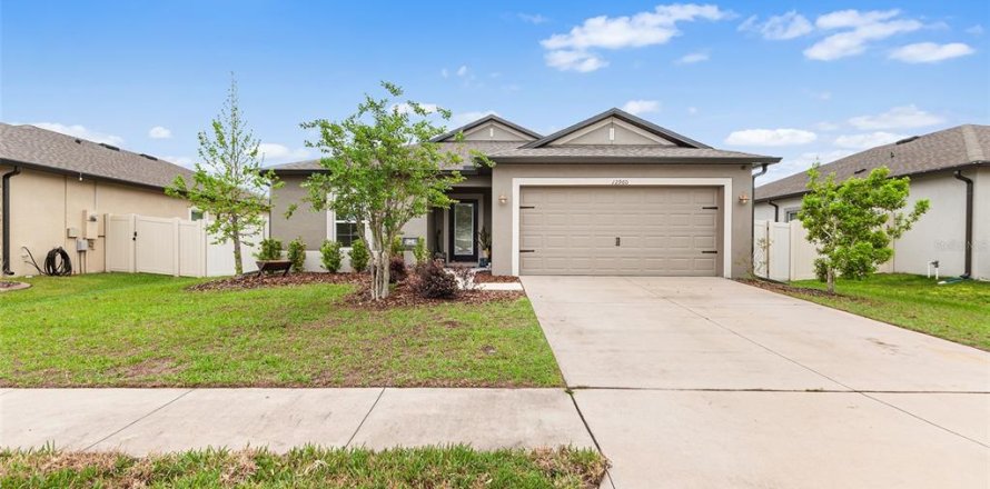 House in Spring Hill, Florida 4 bedrooms, 182.46 sq.m. № 2207111