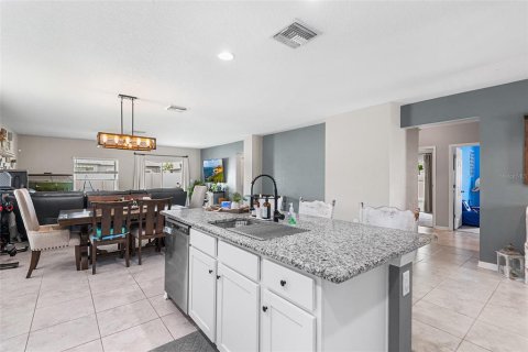 House in Spring Hill, Florida 4 bedrooms, 182.46 sq.m. № 2207111 - photo 7