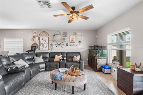 House in Spring Hill, Florida 4 bedrooms, 182.46 sq.m. № 2207111 - photo 12