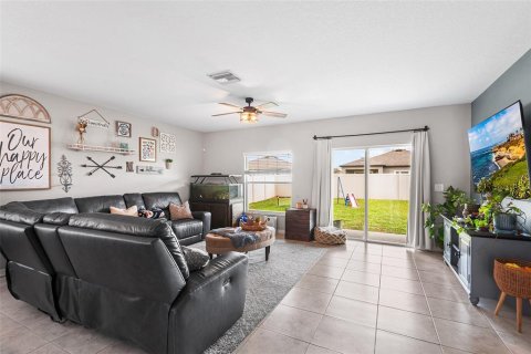 House in Spring Hill, Florida 4 bedrooms, 182.46 sq.m. № 2207111 - photo 11