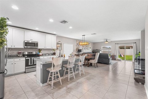 House in Spring Hill, Florida 4 bedrooms, 182.46 sq.m. № 2207111 - photo 5