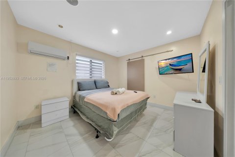 Commercial property in Hialeah, Florida 205.41 sq.m. № 2009014 - photo 29