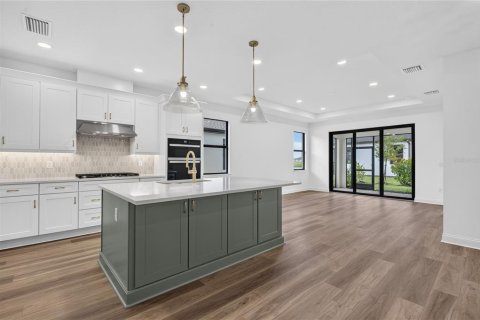 House in Apollo Beach, Florida 3 bedrooms, 148.83 sq.m. № 2379091 - photo 8