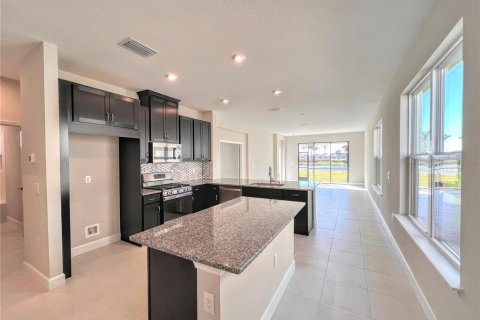 House in Sarasota, Florida 3 bedrooms, 166.3 sq.m. № 2396032 - photo 4