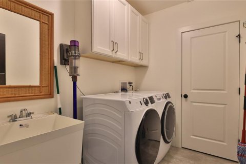 Villa ou maison à vendre à New Smyrna Beach, Floride: 4 chambres, 262.17 m2 № 2329391 - photo 18