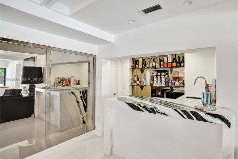 Villa ou maison à vendre à North Miami Beach, Floride: 5 chambres, 317.17 m2 № 2172215 - photo 9