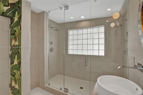 Villa ou maison à vendre à North Miami Beach, Floride: 5 chambres, 317.17 m2 № 2172215 - photo 22