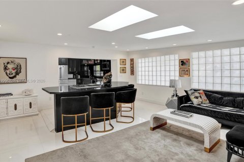 Villa ou maison à vendre à North Miami Beach, Floride: 5 chambres, 317.17 m2 № 2172215 - photo 14