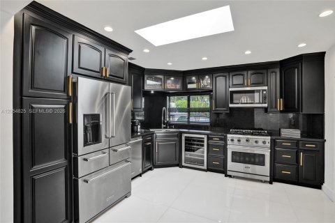 Villa ou maison à vendre à North Miami Beach, Floride: 5 chambres, 317.17 m2 № 2172215 - photo 11