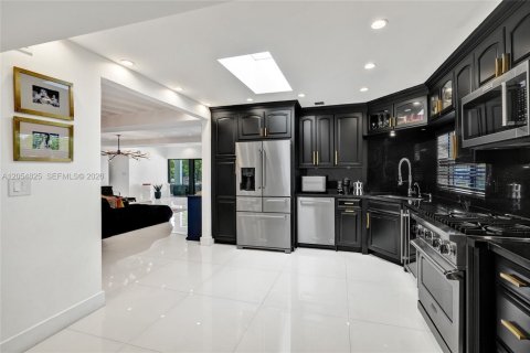 Villa ou maison à vendre à North Miami Beach, Floride: 5 chambres, 317.17 m2 № 2172215 - photo 10