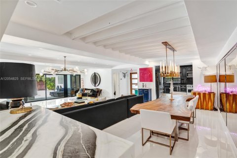 Villa ou maison à vendre à North Miami Beach, Floride: 5 chambres, 317.17 m2 № 2172215 - photo 4