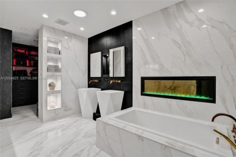 Villa ou maison à vendre à North Miami Beach, Floride: 5 chambres, 317.17 m2 № 2172215 - photo 26