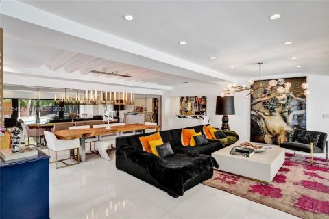 Villa ou maison à vendre à North Miami Beach, Floride: 5 chambres, 317.17 m2 № 2172215 - photo 7