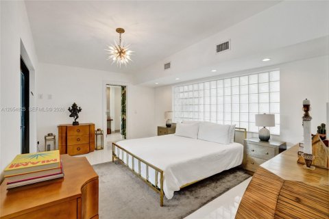 Villa ou maison à vendre à North Miami Beach, Floride: 5 chambres, 317.17 m2 № 2172215 - photo 18