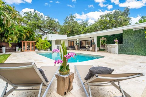 Villa ou maison à North Miami Beach, Floride 5 chambres, 317.17 m2 № 2172215