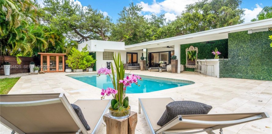 Villa ou maison à North Miami Beach, Floride 5 chambres, 317.17 m2 № 2172215