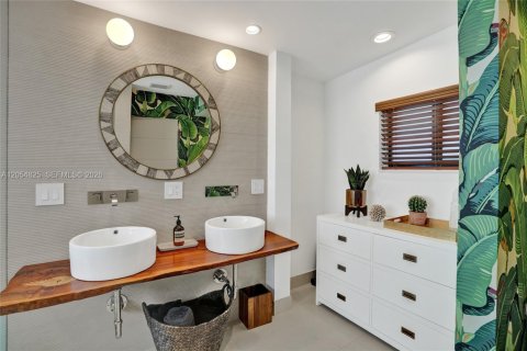 Villa ou maison à vendre à North Miami Beach, Floride: 5 chambres, 317.17 m2 № 2172215 - photo 21