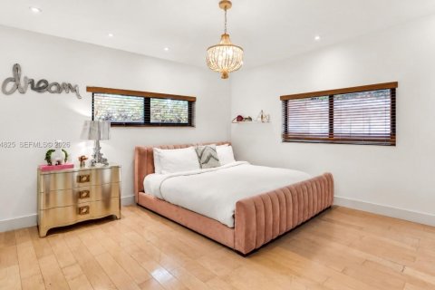 Villa ou maison à vendre à North Miami Beach, Floride: 5 chambres, 317.17 m2 № 2172215 - photo 28