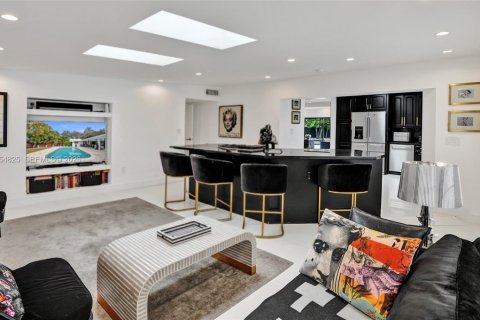 Villa ou maison à vendre à North Miami Beach, Floride: 5 chambres, 317.17 m2 № 2172215 - photo 13