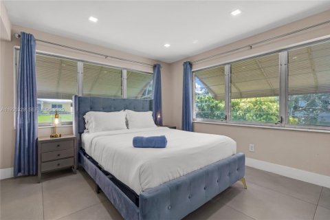 Снять в аренду виллу или дом в Уилтон-Мэнорс, Флорида 3 спальни, 126.81м2, № 2034233 - фото 28